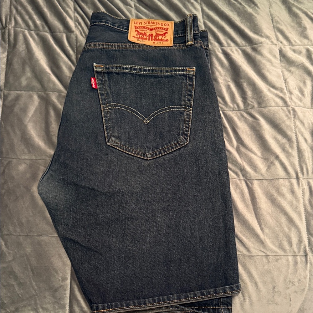 Levi's Dark Blue denim shorts
Very good condition
